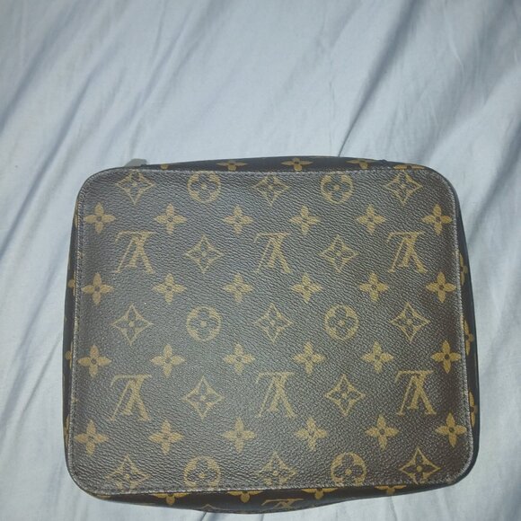 Louis Vuitton Brown and Yellow Toiletry Bag with Iconic Monogram Authentic - Picture 9 of 11